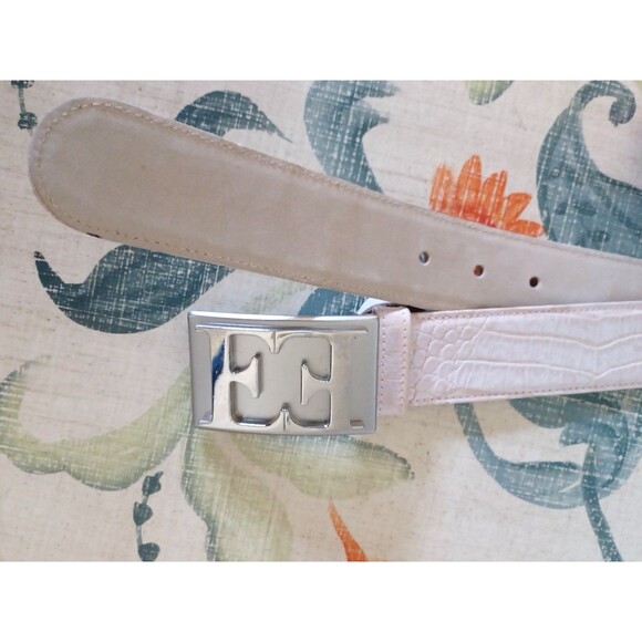 VTG ESCADA IVORY PINK HUE LEATHER SIZE 40 BELT W/ SILVER METAL E BUCKLE ITALY main image 7